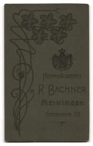 Fotografie R. Bachner, Meiningen, Georgstrasse 22, Porträt eines Mannes mit eindrucksvollem Schnurrbart