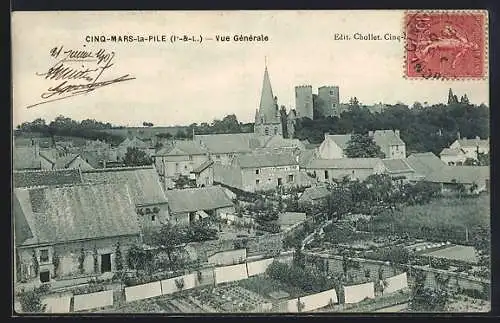 AK Cinq-Mars-la-Pile, Vue générale avec église et château en arrière-plan