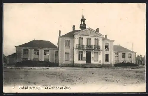 AK Cléré, La Mairie et les Écoles