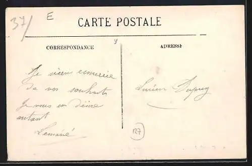 AK Clere, L`entrée du bourg avec cheminée et chemin rural