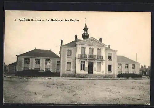 AK Cléré, La Mairie et les Écoles