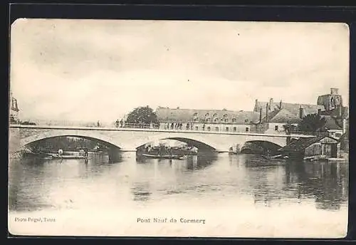 AK Cormery, Pont Neuf et vue sur la rivière et les bâtiments environnants