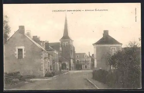 AK Channay, Avenue St-Laurent avec église en arrière-plan