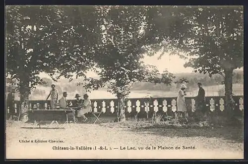 AK Château-la-Vallière, Le Lac, vu de la Maison de Santé