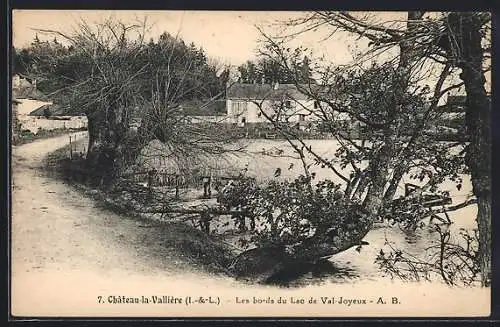 AK Château-la-Vallière, Les bords du Lac de Val-Joyeux