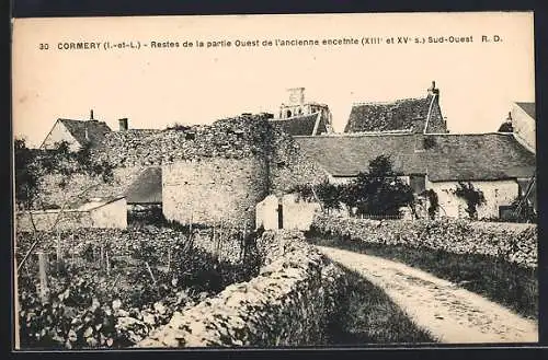 AK Cormery, Restes de la partie Ouest de l`ancienne enceinte (XIIIe et XVe s), vue Sud-Ouest