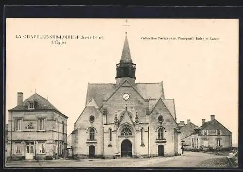 AK La Chapelle-sur-Loire, L`Église et la place du village