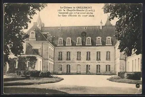 AK La Chapelle-Blanche, Le Château de Grillemont et sa cour d`entrée du XVIIIe siècle