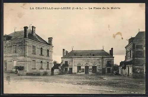 AK La Chapelle-sur-Loire, La Place de la Mairie