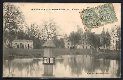 AK Château-la-Vallière, Vue du Château Le Vivier et étang paisible