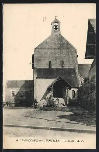 AK Chanceaux-sur-Choizille, L`Église avec cyclistes devant l`entrée