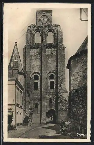 AK Cormery, Ruines de l`Abbaye et la tour romane avec horloge