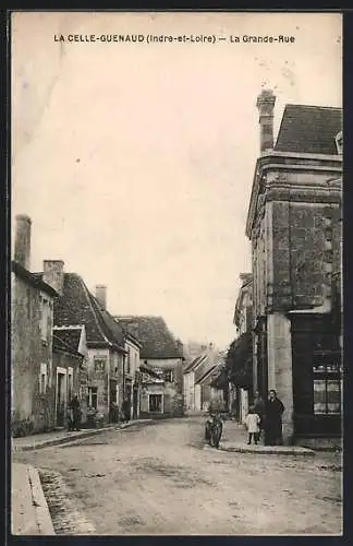 AK La Celle-Guenaud, La Grande-Rue