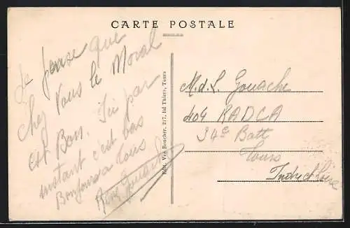 AK Tours, Caserne de Beaumont avec soldats devant l`entrée principale