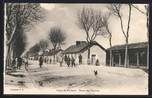 AK Camp du Ruchard, Route des Cuisines avec villageois et arbres en hiver