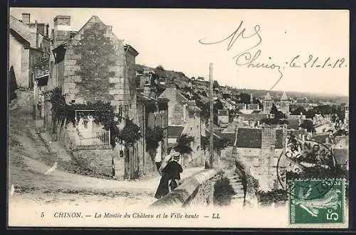 AK Chinon, La Montée du Château et la Ville haute