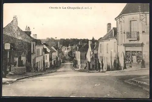 AK La Chapelle, L`entrée du village avec vue sur la rue principale