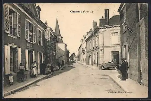 AK Channay, Rue animée avec habitants et une automobile stationnée