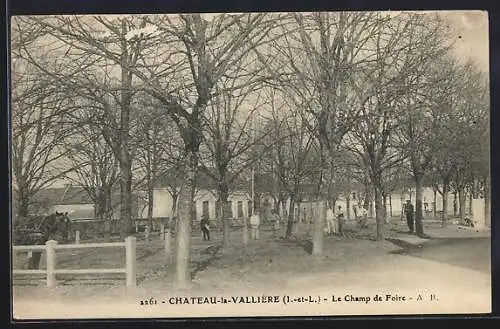 AK Château-la-Vallière, Le Champ de Foire