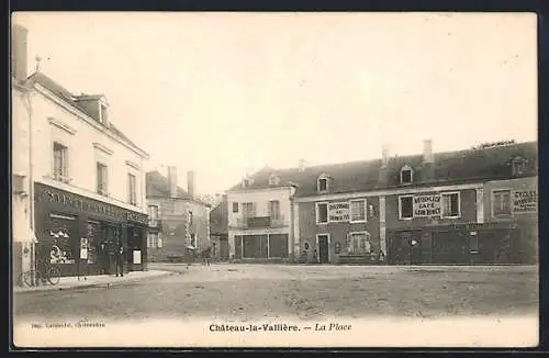 AK Château-la-Vallière, La Place