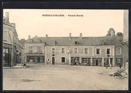 AK Château-la-Vallière, Place du Marché et commerces adjacents