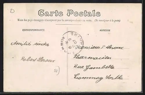 AK Château-la-Vallière, La Place avec bâtiments et calèche sur la rue principale