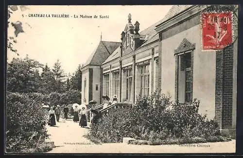 AK Château-la-Vallière, La Maison de Santé et promenade dans le jardin