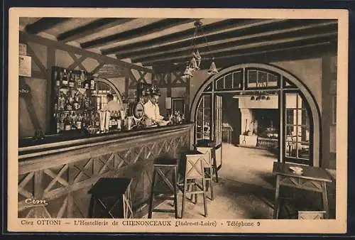 AK Chenonceaux, Intérieur de l`Hostellerie Chez Ottoni avec bar et cheminée