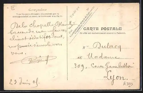 AK La Chapelle-Blanche, Vue du Mail et des bâtiments environnants