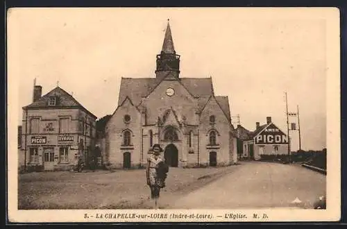 AK La Chapelle-sur-Loire, L`église et bâtiments adjacents