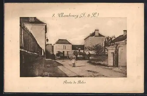 AK Chambourg, Route de Loches avec piéton au centre de la rue