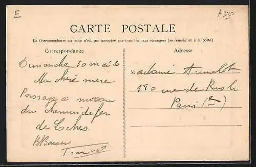 AK Chambourg, Route de Loches avec piéton au centre de la rue