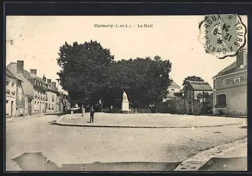 AK Cormery, Le Mail avec statue et arbres majestueux