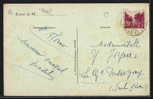 AK La Haye-Descartes, Place de l`Hôtel-de-Ville avec statue et bâtiments historiques