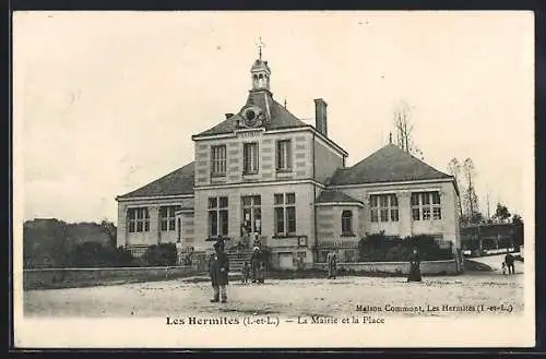 AK Les Hermites, La Mairie et la Place