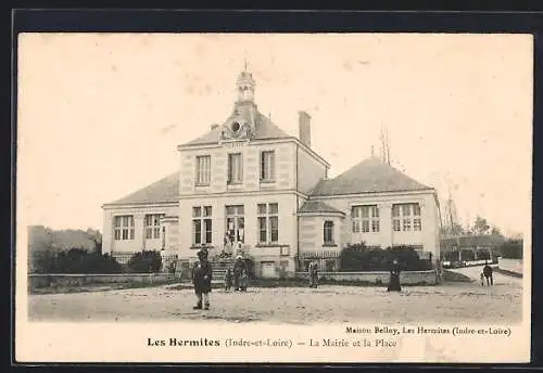 AK Les Hermites, La Mairie et la Place