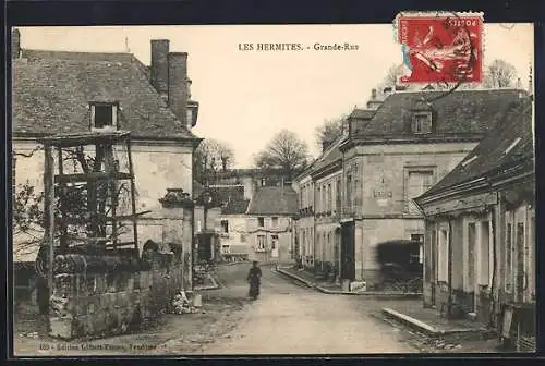 AK Les Hermites, Grande-Rue animée avec bâtiments anciens