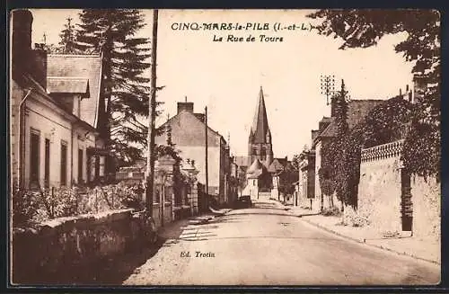 AK Cinq-Mars-la-Pile, La Rue de Tours