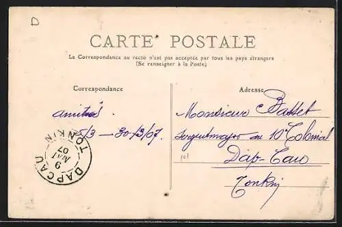 AK Cinq-Mars-la-Pile, Entrée de ville avec calèche et église en arrière-plan