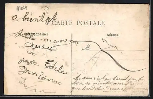AK Cinq-Mars-la-Pile, Place de l`Église et vue sur le château médiéval