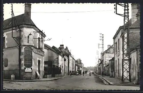 AK Lignières-de-Touraine, Route d`Azay-le-Rideau avec bâtiments et enseignes d`hôtel