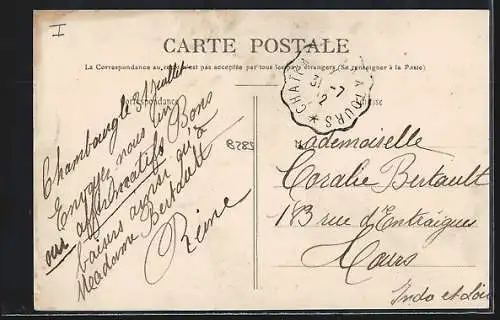 AK Chambourg, Rue de Loches avec habitants et maisons anciennes