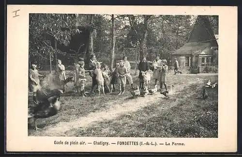 AK Fondettes, École de plein air à Chatigny avec enfants et animaux à la ferme