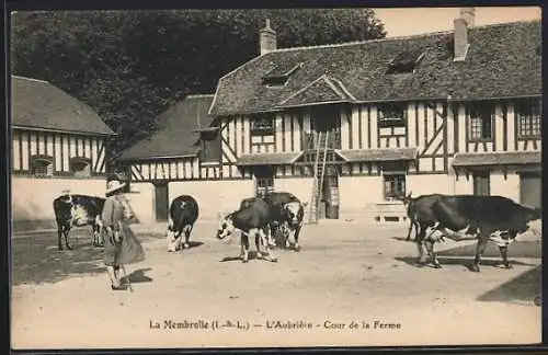 AK La Membrolle, L`Aubrière, Cour de la Ferme