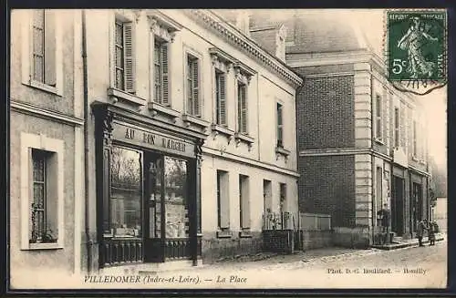 AK Villedômer, La Place avec le magasin Au Bon Marché