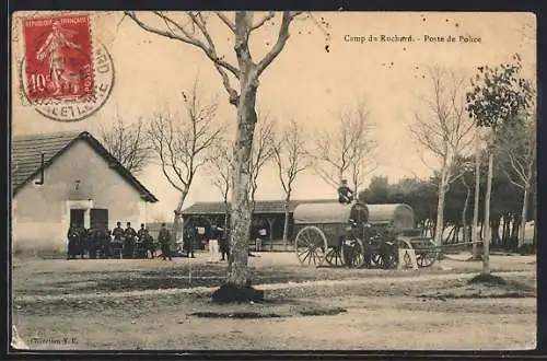 AK Camp du Ruchard, Poste de Police au camp avec charrette et soldats en uniforme