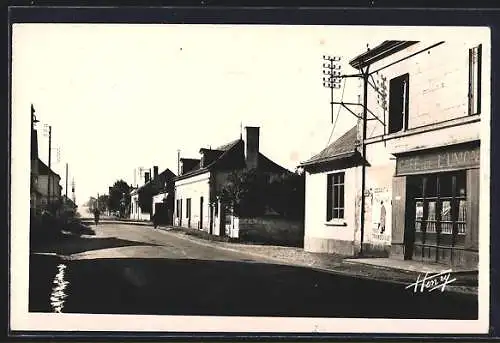 AK Port-Boulet, Rue Principale avec café et lignes électriques