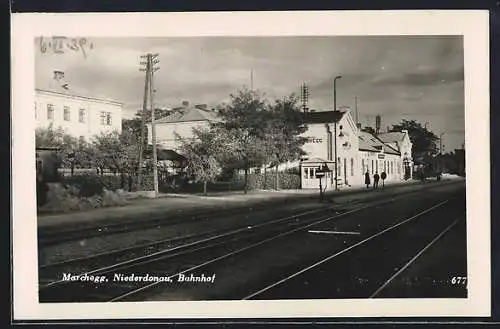 AK Marchegg /Niederdonau, Bahnhof von der Gleisseite