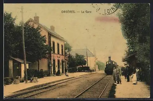 AK Orgères, La Gare, Bahnhof von der Gleisseite betrachtet