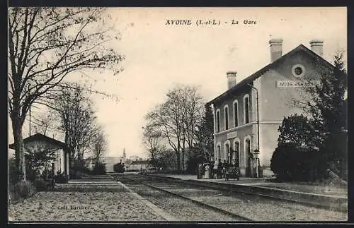 AK Avoine, la Gare, Bahnhof von der Gleisseite